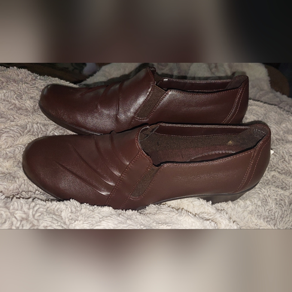 Air walk women's Brown shoes NWT never worn. Size 12M with 2 inch heel. - Picture 2 of 7
